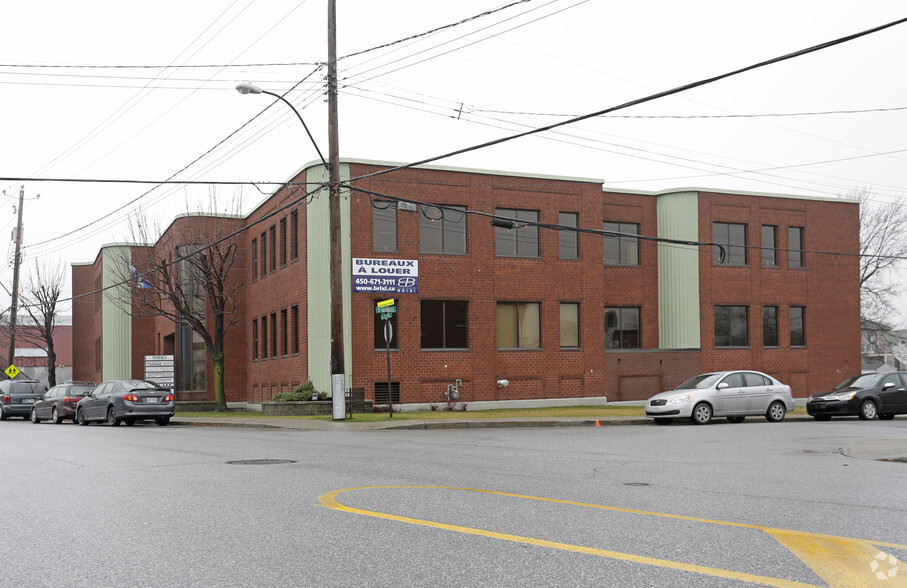 1085 Ch Du Côteau-Rouge, Longueuil, QC à louer - Photo principale - Image 1 de 9