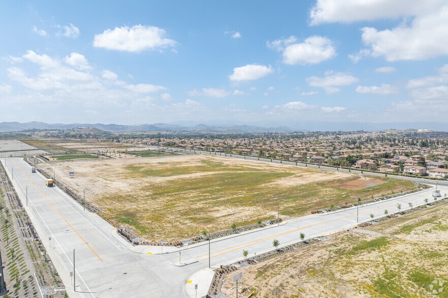 16301 Caroline Way, March Air Reserve Base, CA for lease - Building Photo - Image 3 of 7