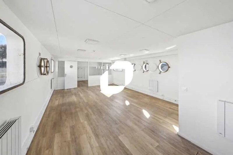 Office in Asnières-sur-Seine for sale - Building Photo - Image 1 of 16