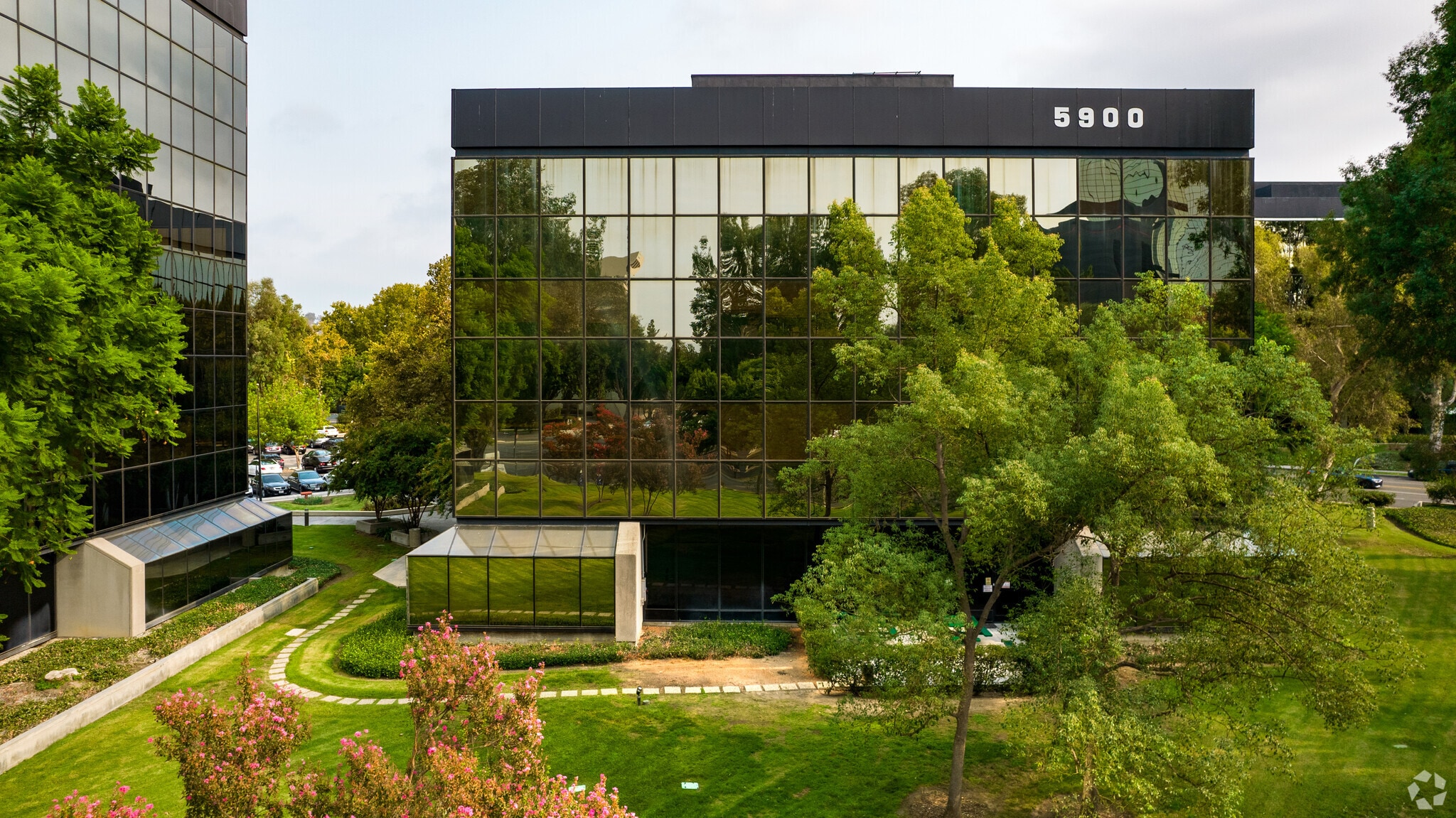 5900 Canoga Ave, Woodland Hills, CA for lease Building Photo- Image 1 of 28