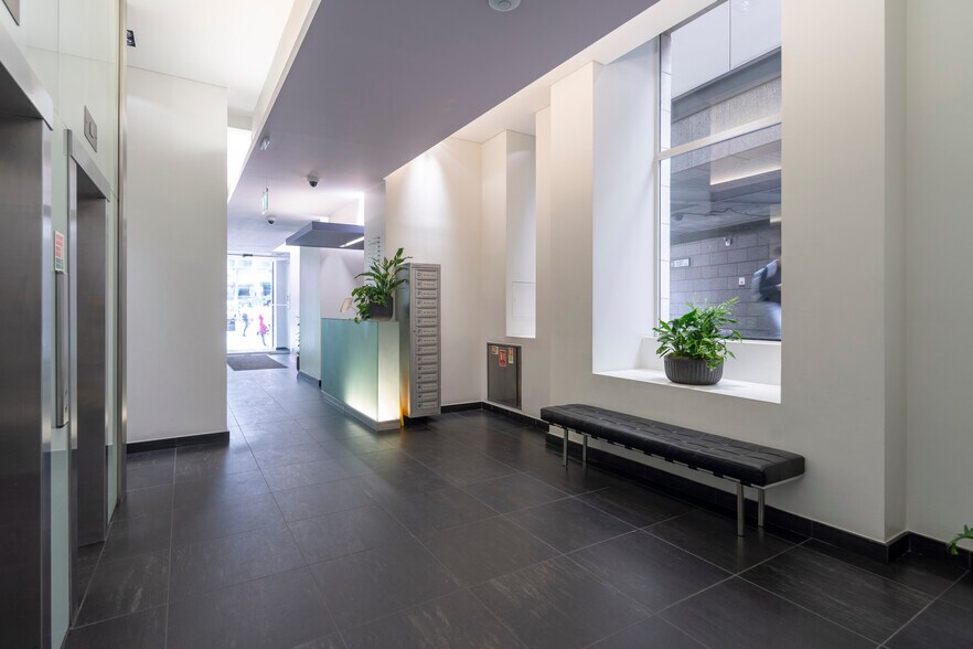51-54 Gracechurch St, London for lease - Interior Photo - Image 2 of 10
