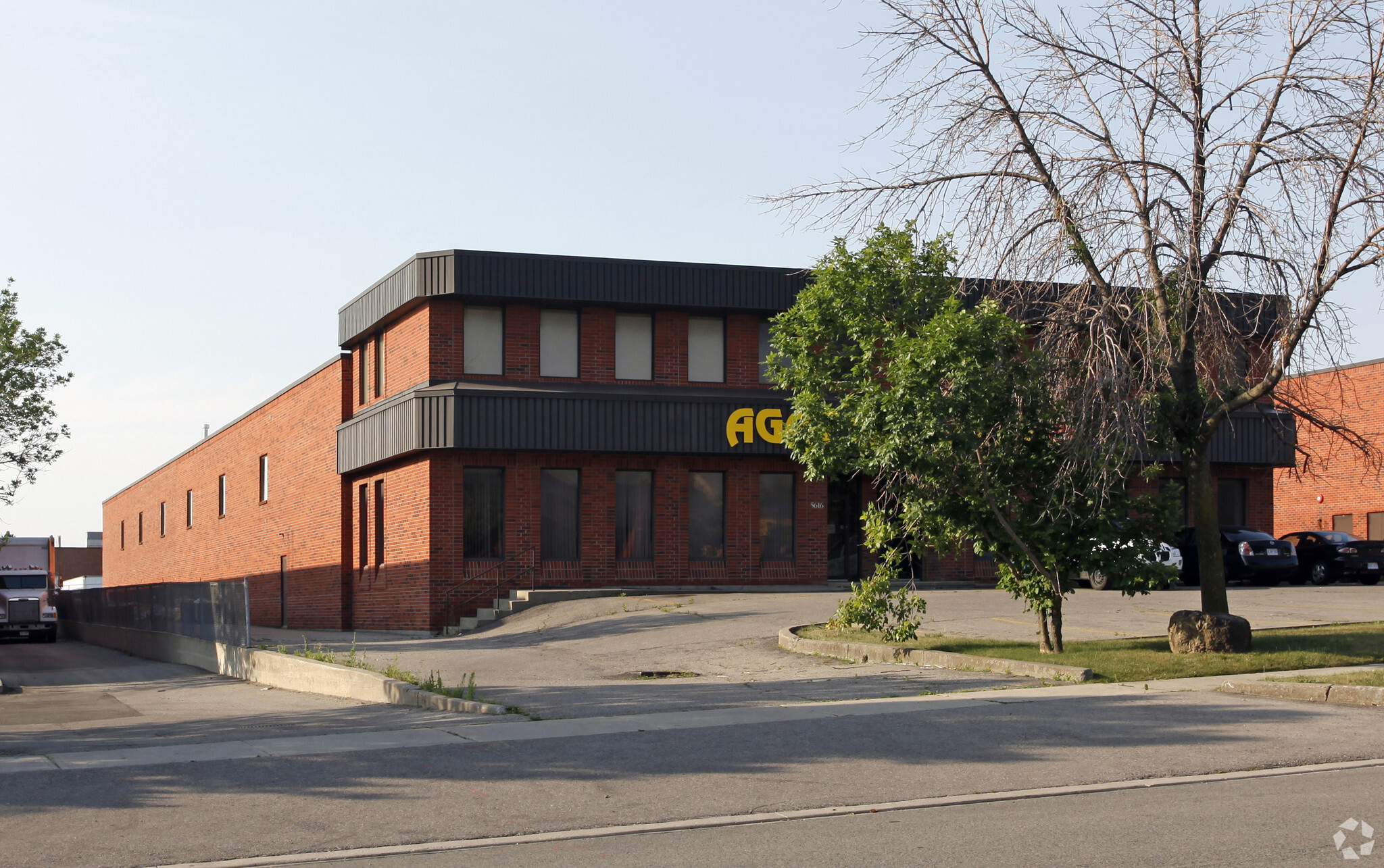 5616 Mcadam Rd, Mississauga, ON for lease Primary Photo- Image 1 of 3