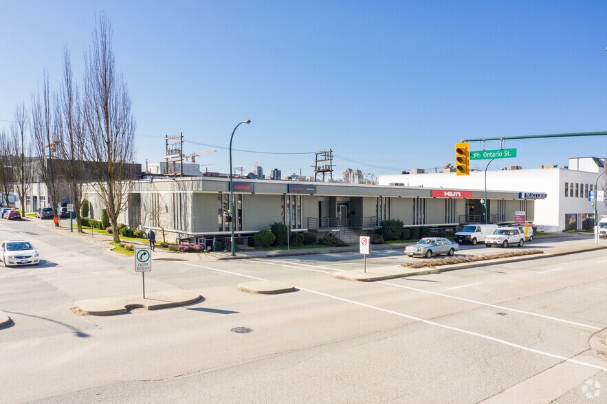 22 2nd Ave W, Vancouver, BC à vendre - Photo principale - Image 1 de 1