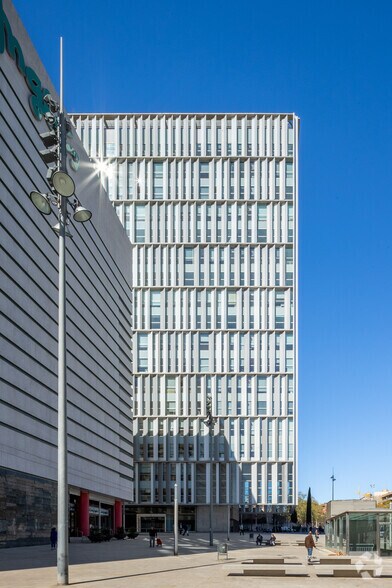 Avinguda de Rio de Janeiro, 56-58, Barcelone, Barcelona à louer - Photo du bâtiment - Image 2 de 8