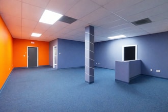 911 Massachusetts St, Lawrence, KS for lease Interior Photo- Image 1 of 16