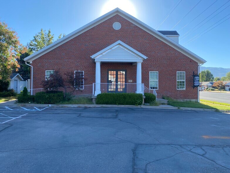 327 W Gordon Ave, Layton, UT à vendre - Photo du bâtiment - Image 2 de 19