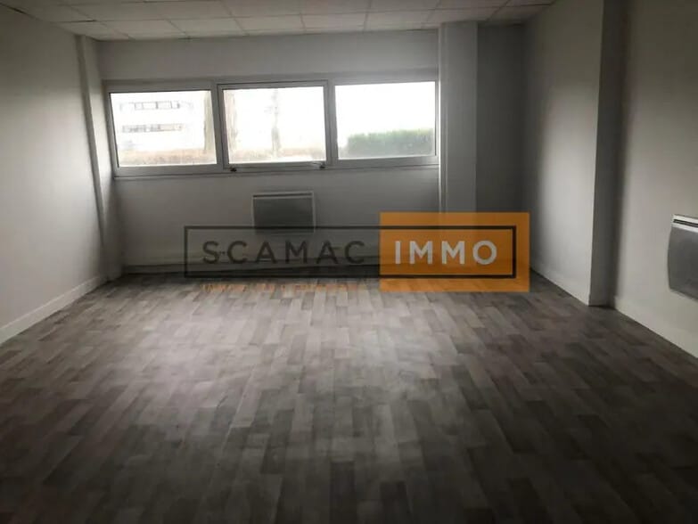 Office in SAINT-OUEN-L'AUMONE for lease - Building Photo - Image 2 of 4