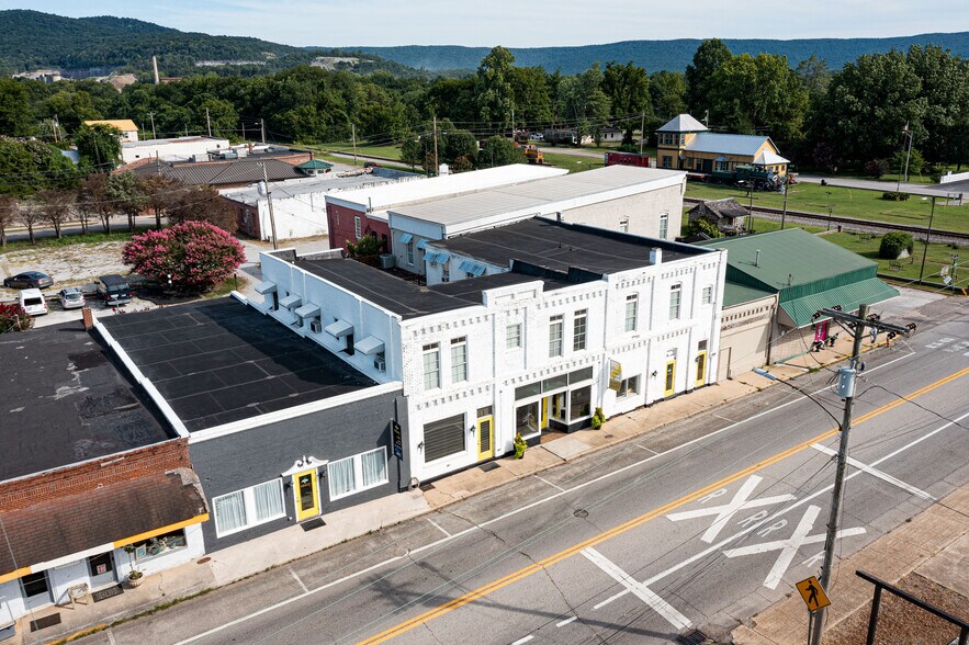 108 Cumberland St E, Cowan, TN à vendre - Photo du bâtiment - Image 3 de 44