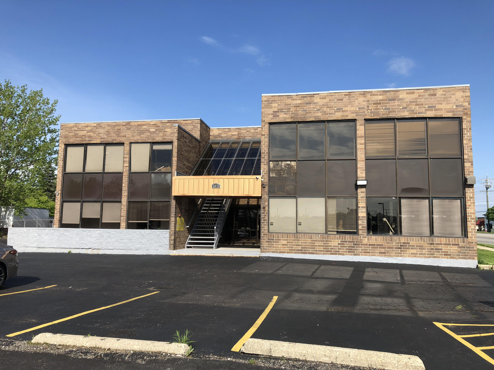 2071 Irving Park Rd, Hanover Park, IL for lease Primary Photo- Image 1 of 31