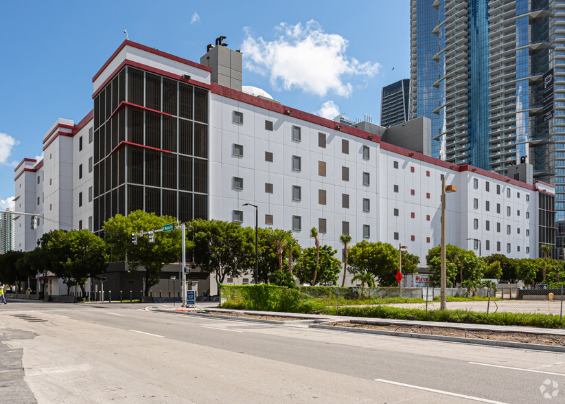 50 NE 9th St, Miami, FL à vendre - Photo du bâtiment - Image 1 de 1