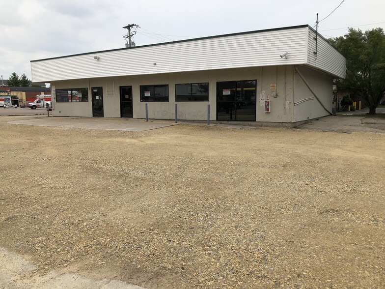 1804 E Milwaukee St, Janesville, WI for sale - Primary Photo - Image 1 of 9