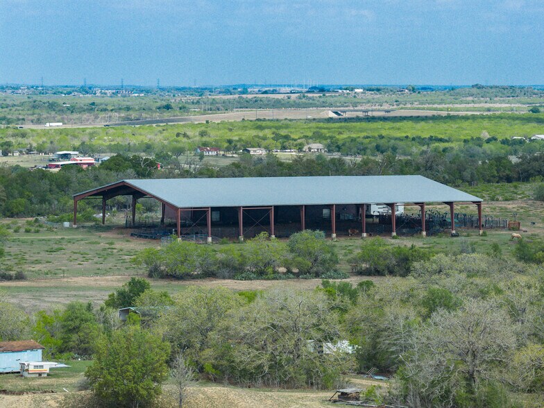 8519 State Park Rd, Lockhart, TX à vendre - Photo du bâtiment - Image 2 de 64