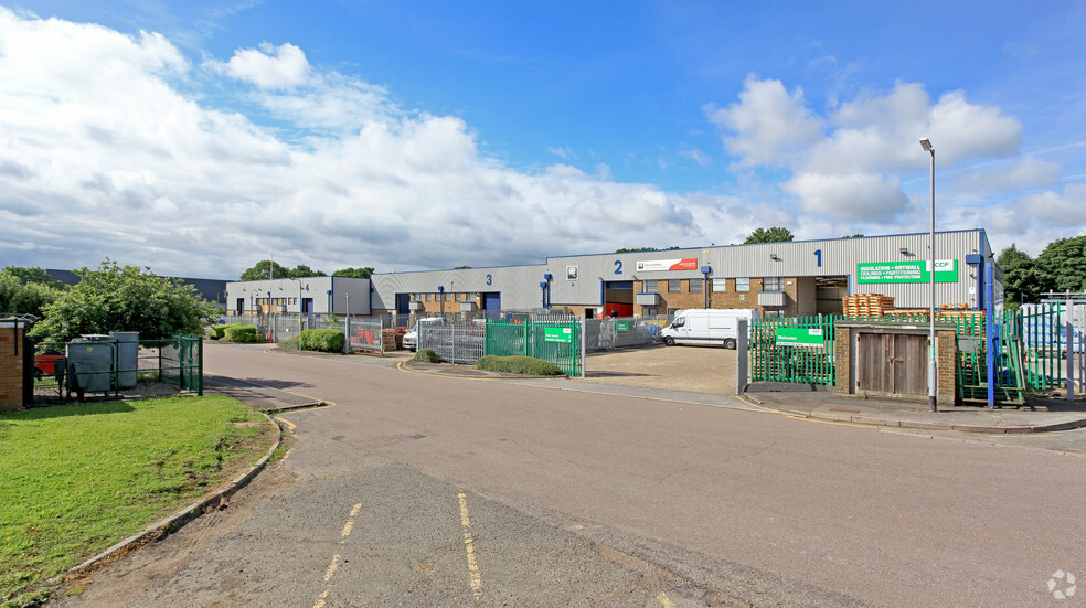 Babbage Rd, Stevenage for lease - Primary Photo - Image 1 of 4