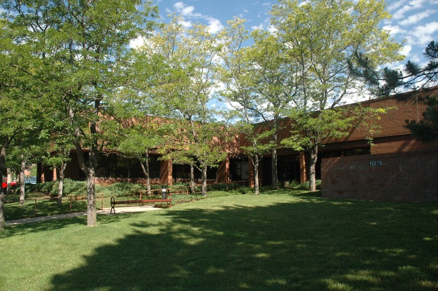 10499 W Bradford Rd, Littleton, CO à vendre - Photo du bâtiment - Image 3 de 20