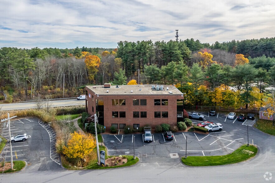 87 Elm St, Hopkinton, MA à louer - Photo du bâtiment - Image 2 de 12