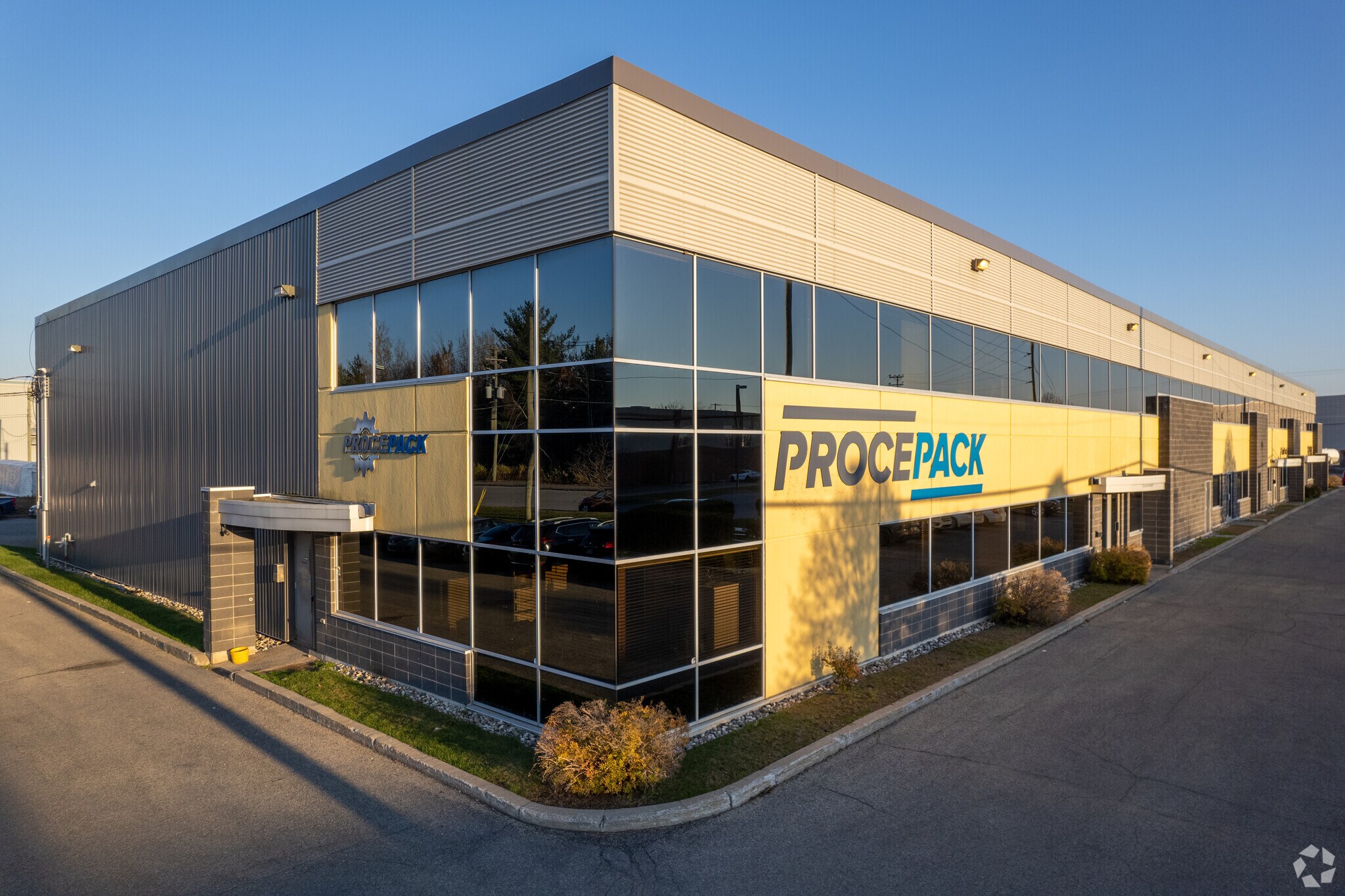 920-960 Boul Industriel, Terrebonne, QC à vendre Photo principale- Image 1 de 1