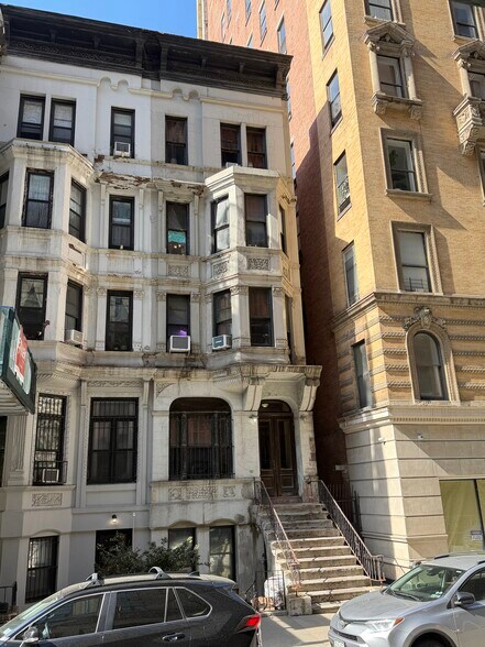 148 W 70TH St, New York, NY à vendre - Photo du bâtiment - Image 2 de 5