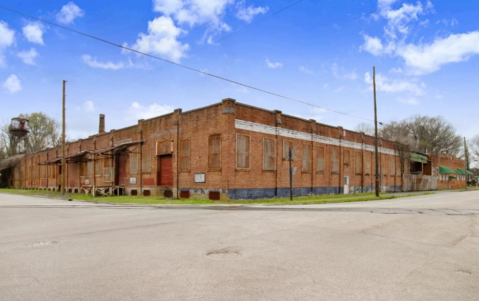 611 Goldsboro St S, Wilson, NC for sale - Primary Photo - Image 1 of 10