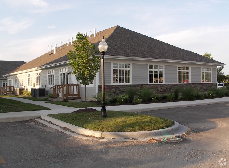 700-730 Fox Glen Ct, Fox River Grove, IL for lease - Building Photo - Image 3 of 14