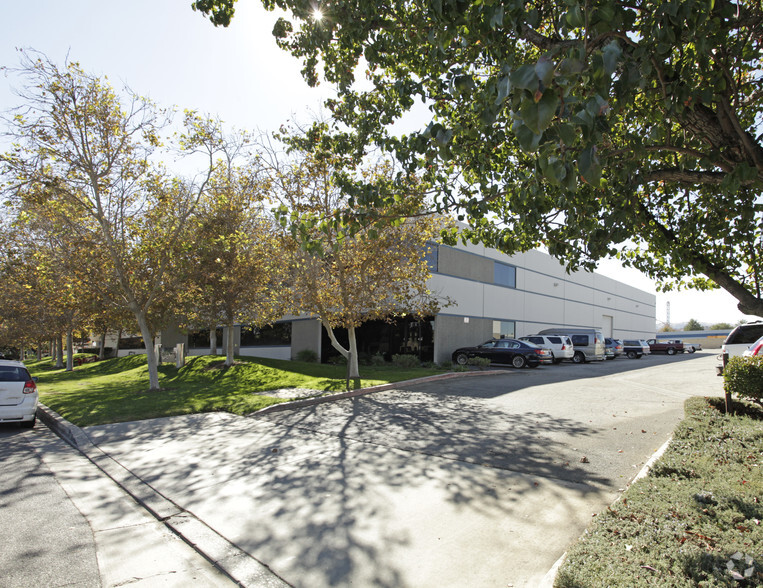 28165 Avenue Crocker, Valencia, CA for lease - Primary Photo - Image 3 of 5