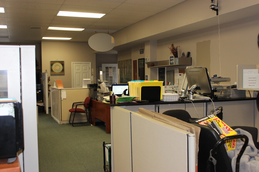 2340 Whitney Ave, Hamden, CT for lease - Interior Photo - Image 3 of 22