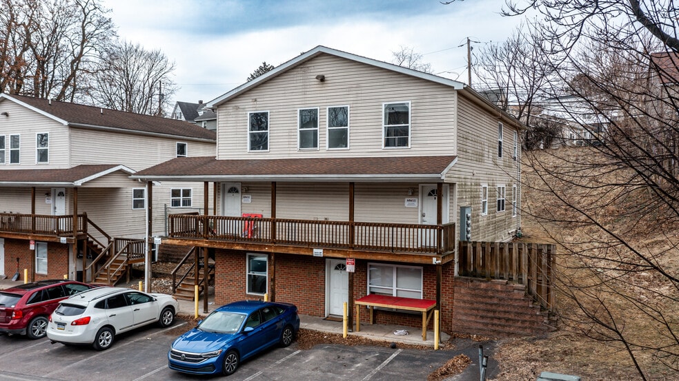 Bloomsburg Student Housing Portfolio portfolio of 5 properties for sale on LoopNet.ca - Building Photo - Image 3 of 10