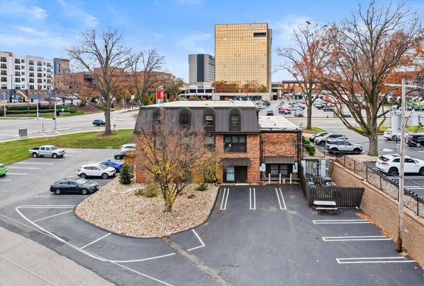 2300 Westport Plaza Dr, Saint Louis, MO à vendre - Photo du bâtiment - Image 2 de 9