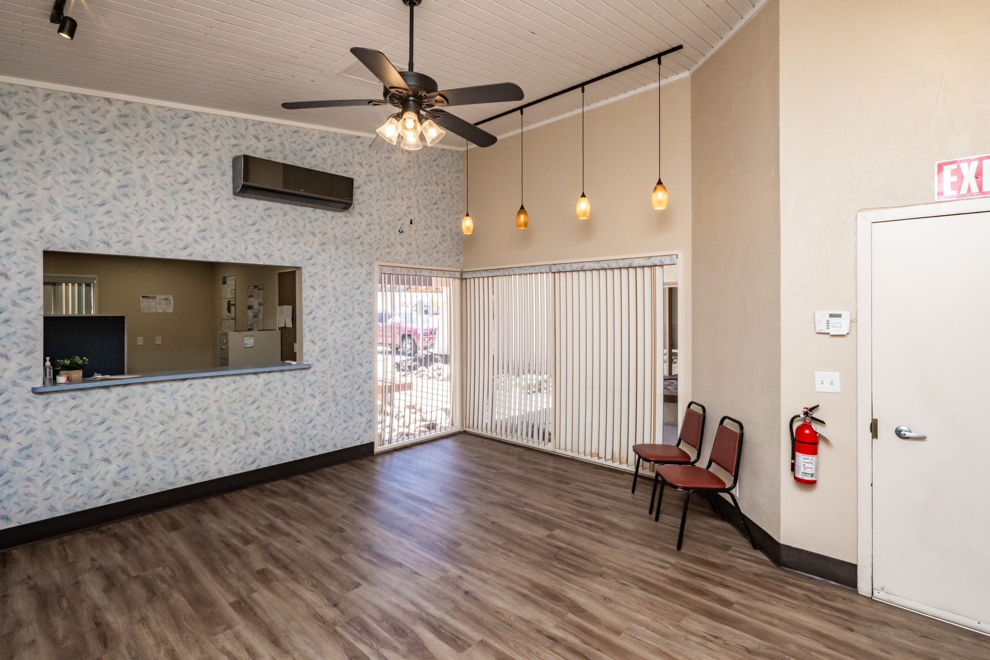 1945 Mesquite Ave, Lake Havasu City, AZ for lease Interior Photo- Image 1 of 25