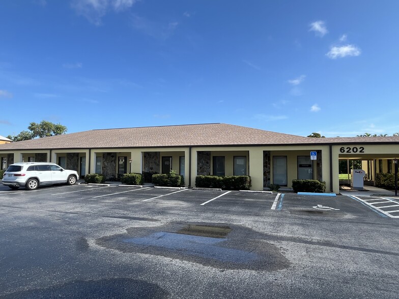 6202 Presidential Ct, Fort Myers, FL for sale - Building Photo - Image 2 of 6