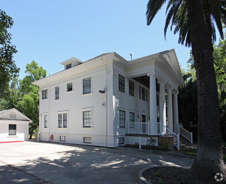 2015 H St, Sacramento, CA à louer - Photo du bâtiment - Image 2 de 3