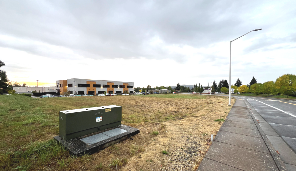 190 W Ellendale Ave, Dallas, OR for sale - Building Photo - Image 3 of 3