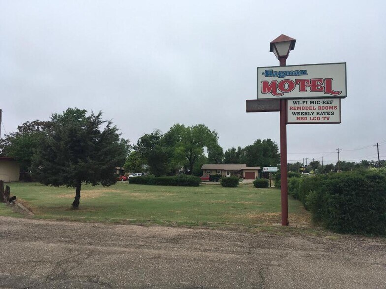 415 E 11th St, Hugoton, KS à vendre - Photo du bâtiment - Image 2 de 11