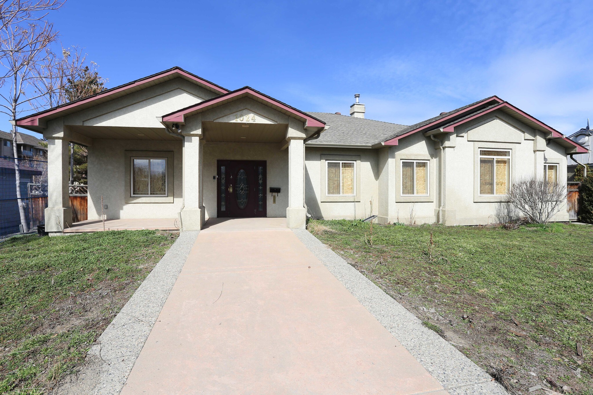 1024 Laurier Ave, Kelowna, BC for sale Primary Photo- Image 1 of 1