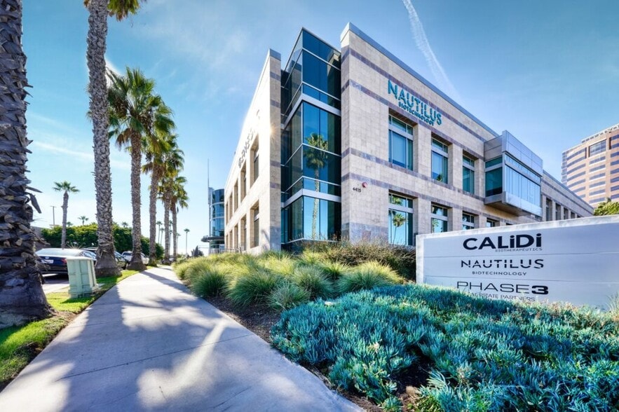 4475 Executive Dr, San Diego, CA à louer - Photo du bâtiment - Image 2 de 10