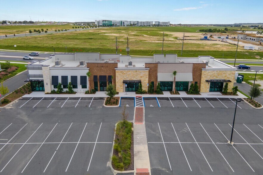 7159 Avalon Rd, Winter Garden, FL à louer - Photo du bâtiment - Image 3 de 19