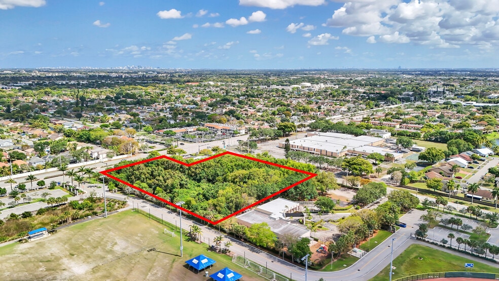 5001 N Pine Island Rd, Sunrise, FL à vendre - Photo du bâtiment - Image 2 de 28