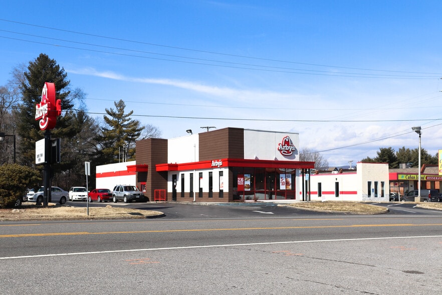 5442 Williamson Rd, Roanoke, VA à vendre - Photo du bâtiment - Image 1 de 9