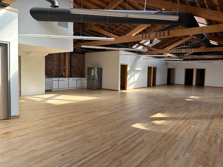 732 Brannan St, San Francisco, CA for lease - Interior Photo - Image 2 of 3