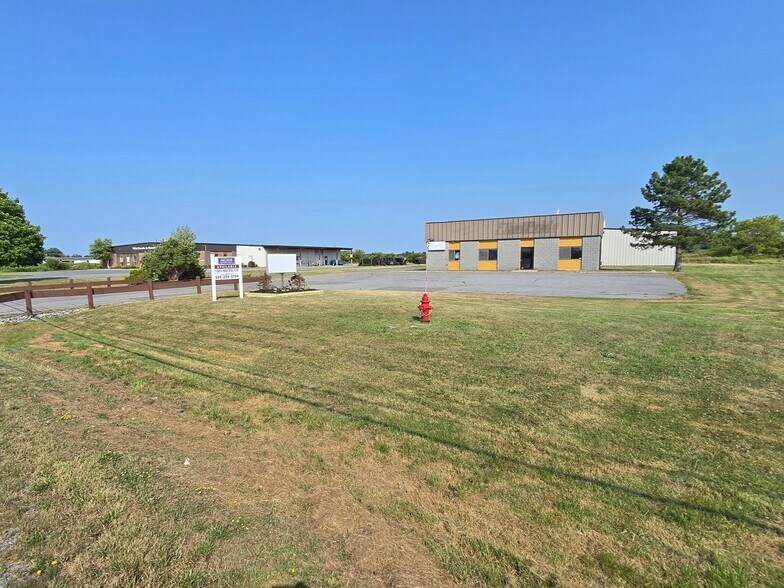 22672 Murrock Cir, Watertown, NY à vendre - Photo du bâtiment - Image 3 de 14