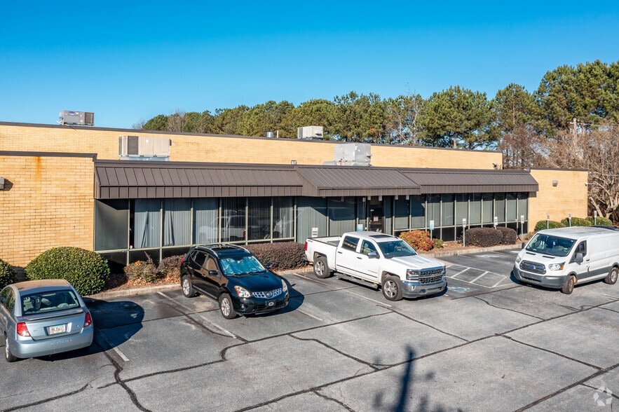 1640 Stone Ridge Dr, Stone Mountain, GA for lease - Building Photo - Image 3 of 4