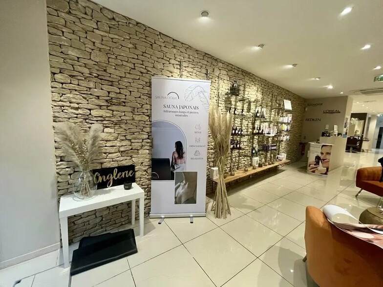 Retail in Cavaillon for sale - Lobby - Image 3 of 12