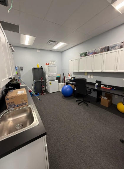 35388 Van Dyke Ave, Sterling Heights, MI for lease - Interior Photo - Image 3 of 10