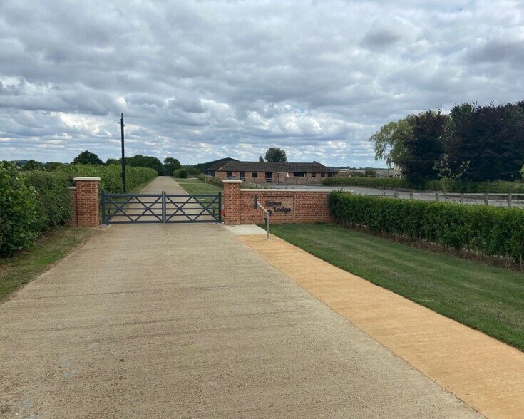 Astrop Rd, Banbury à louer - Photo du bâtiment - Image 2 de 7