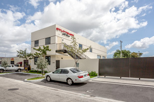 4733 E 10th Ln, Hialeah FL - Entrepôt