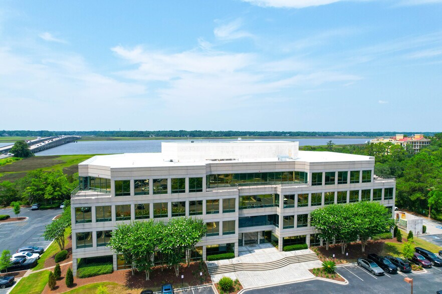 4401 Belle Oaks Dr, North Charleston, SC à louer - Photo du bâtiment - Image 3 de 16