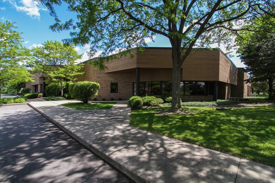 250-252 Chaddick Dr, Wheeling, IL à vendre - Photo du bâtiment - Image 3 de 10