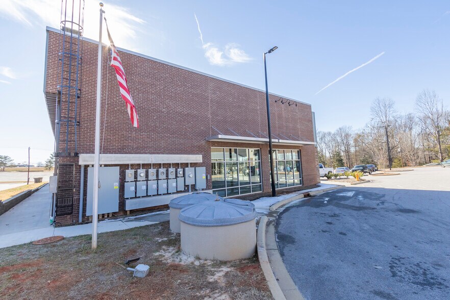 6516 State Park Rd, Travelers Rest, SC à louer - Photo du bâtiment - Image 3 de 4