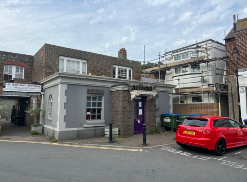 2 Tarmount Ln, Shoreham By Sea for sale Primary Photo- Image 1 of 1