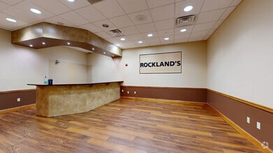 2 Medical Park Dr, West Nyack, NY à louer Numérisation 3D de Matterport- Image 1 de 12