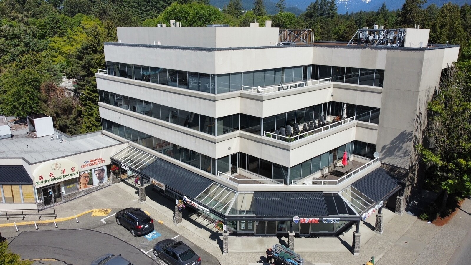 2609 Westview Dr, North Vancouver, BC for lease Primary Photo- Image 1 of 6